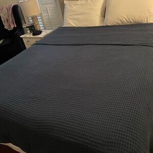Elegant Blue Waffle Knit King Blanket
